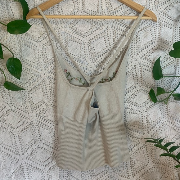 Women’s camisole with floral appliqué - Picture 3 of 3